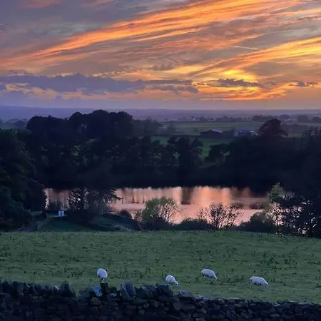 Kekaroka Lodge, Tottergill Farm Holiday home *
